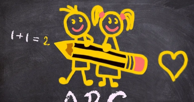 Два діти з олівцем на дошці для привітання першого вересня.