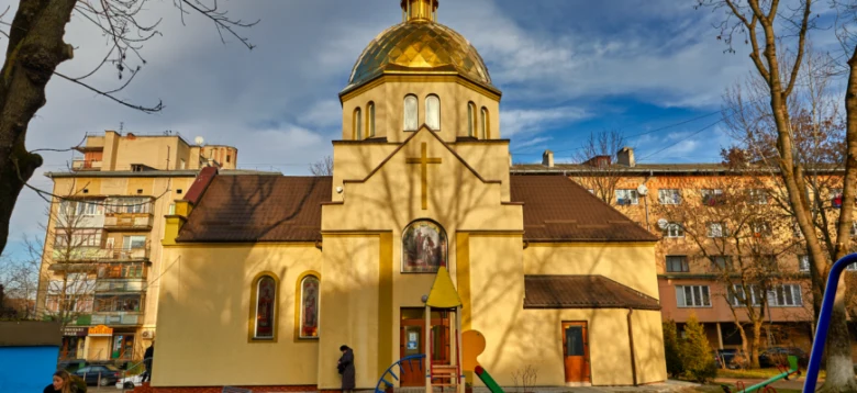 Храм Зіслання Святого Духа в міському просторі Івано-Франківська